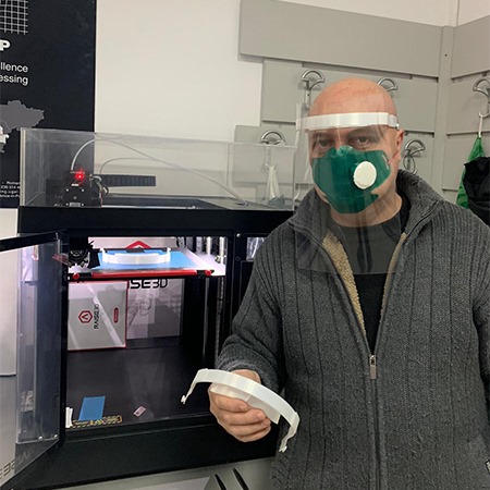 Universitatea „Dunărea de Jos” din Galaţi vine în sprijinul personalului medical cu echipamente de protecție realizate prin imprimare 3D.