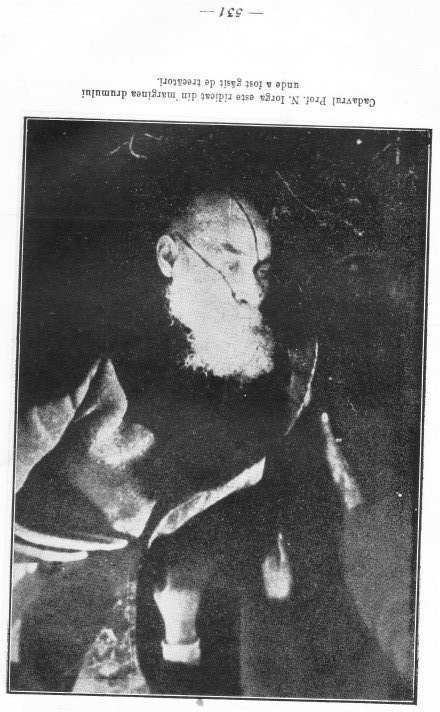 Nicolae Iorga, surprins într-o fotografie post-mortem, după asasinarea sa brutală din 1940 de către membri ai Mișcării Legionare, ca parte a represaliilor politice din acea perioadă