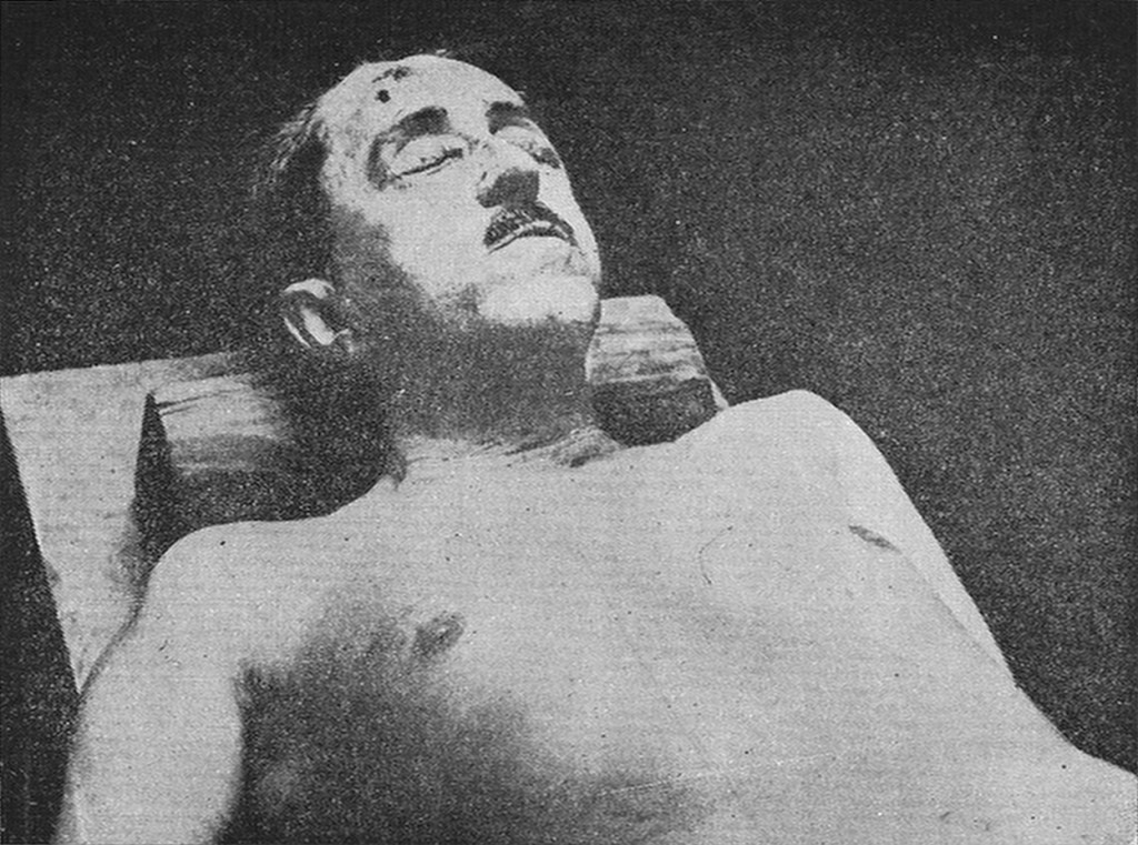 Corpul neînsuflețit al lui Virgil Madgearu, economist și lider al Partidului Național Țărănesc, după asasinarea sa brutală din 1940 de către Mișcarea Legionară