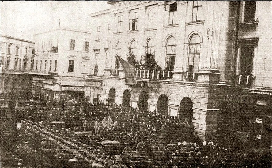 Trupele românești intrând în Cernăuți pentru a asigura stabilitatea în Bucovina, 1918