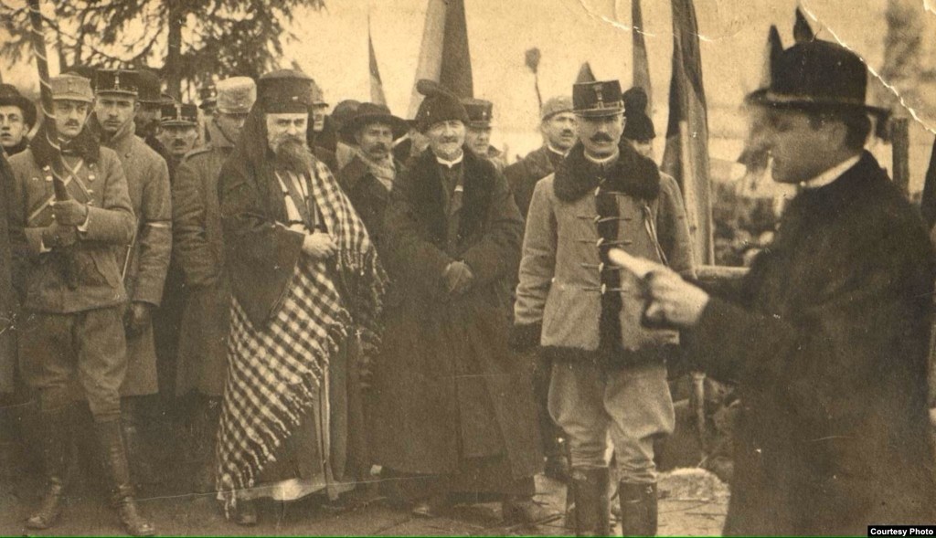 Lideri și participanți la Adunarea Națională de la Alba Iulia din 1 decembrie 1918, moment istoric care a consfințit unirea Transilvaniei cu România