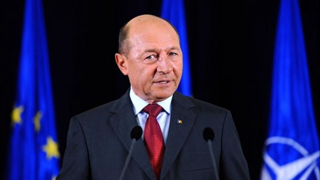 Traian Băsescu într-un interviu televizat, discutând despre necesitatea continuării alegerilor și criticând manipulările electorale și CCR