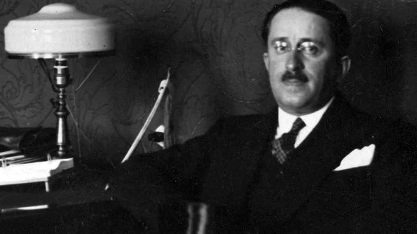 Virgil Madgearu, economist român și lider al Partidului Național Țărănesc, fotografiat înainte de asasinarea sa tragică din 1940 de către membri ai Mișcării Legionare